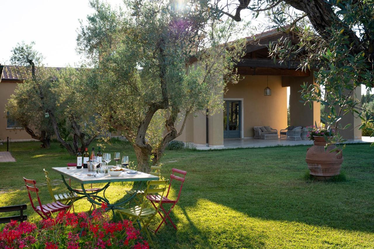 Agriturismo Tra Gli Ulivi, Chiappini Winery โบลเกริ ภายนอก รูปภาพ
