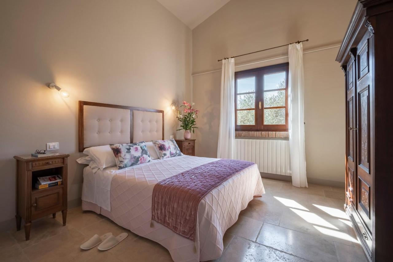 Agriturismo Tra Gli Ulivi, Chiappini Winery โบลเกริ ภายนอก รูปภาพ
