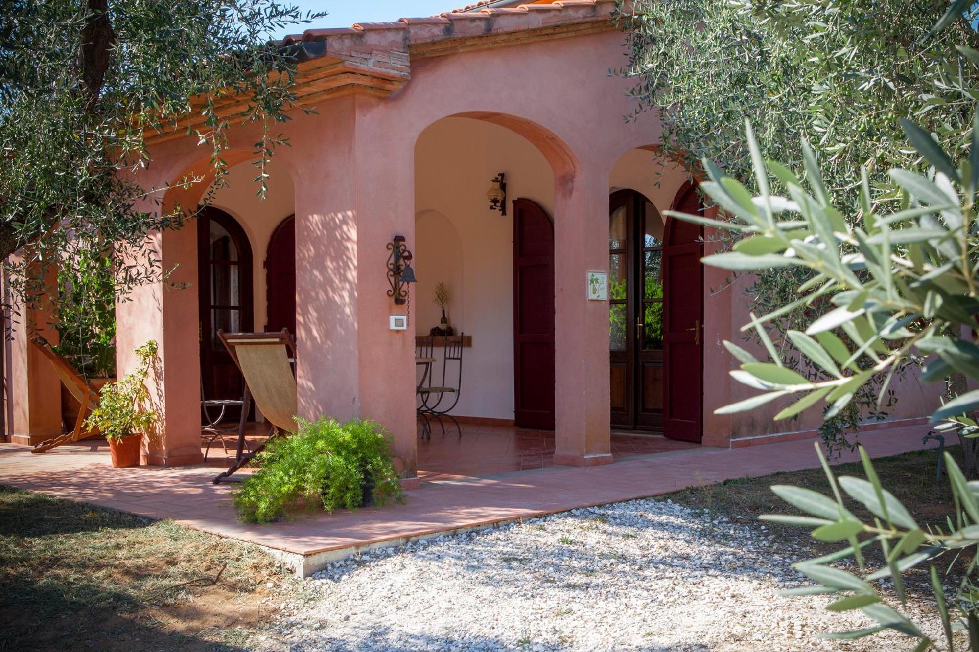 Agriturismo Tra Gli Ulivi, Chiappini Winery โบลเกริ ภายนอก รูปภาพ