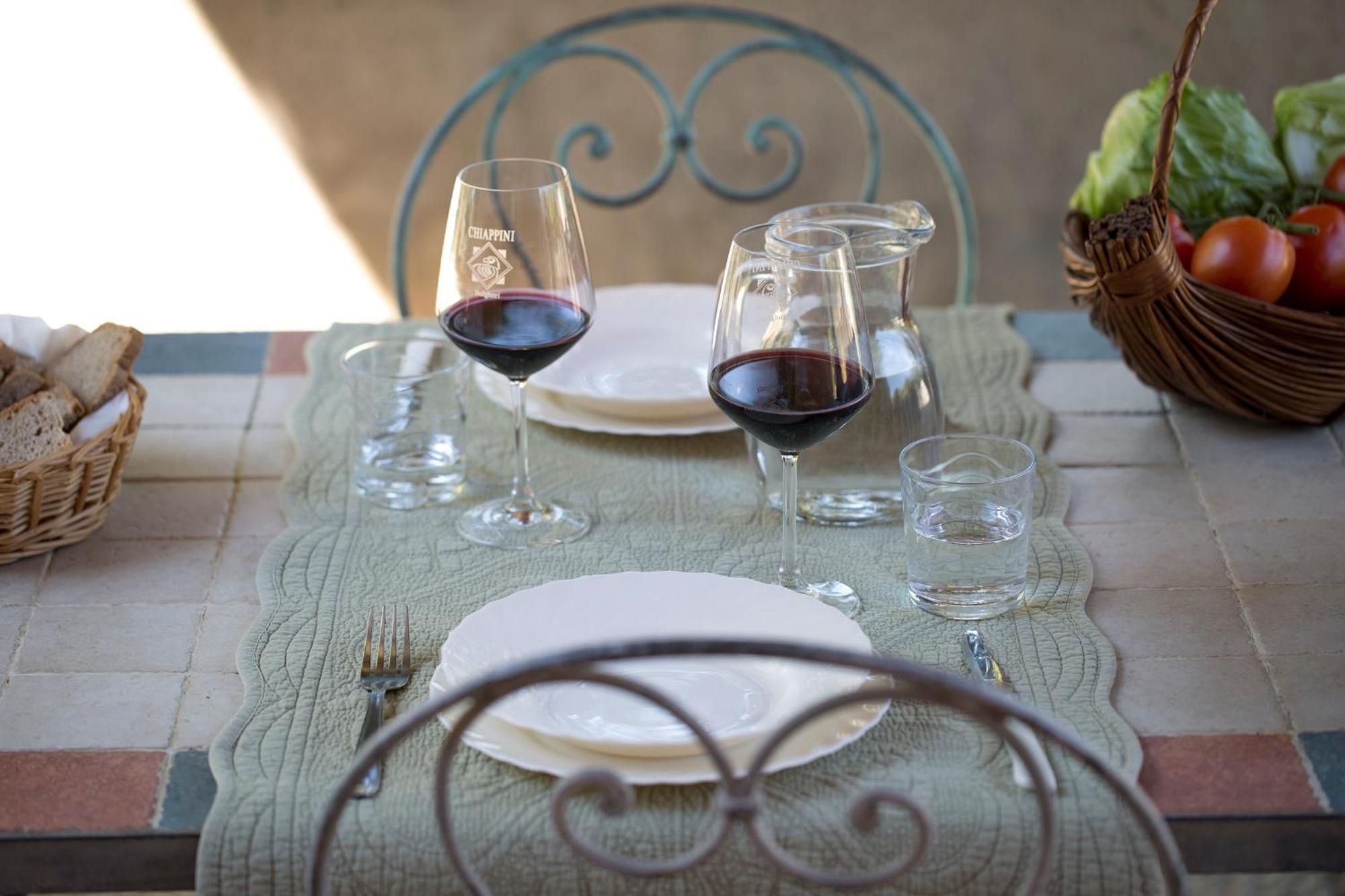 Agriturismo Tra Gli Ulivi, Chiappini Winery โบลเกริ ภายนอก รูปภาพ
