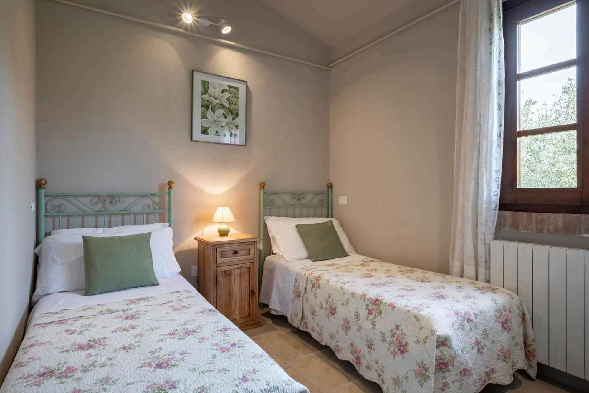 Agriturismo Tra Gli Ulivi, Chiappini Winery โบลเกริ ห้อง รูปภาพ