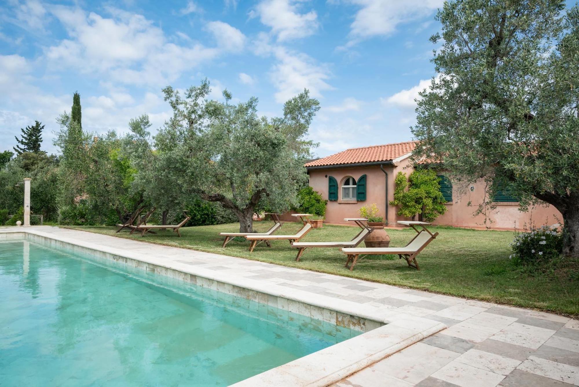 Agriturismo Tra Gli Ulivi, Chiappini Winery โบลเกริ ภายนอก รูปภาพ