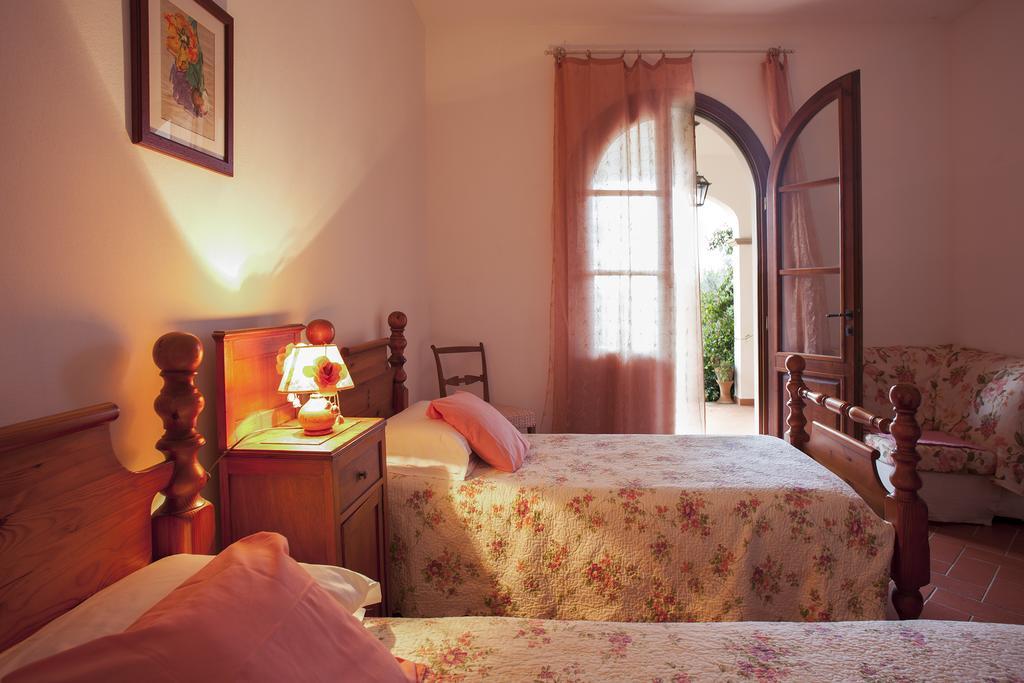 Agriturismo Tra Gli Ulivi, Chiappini Winery โบลเกริ ภายนอก รูปภาพ