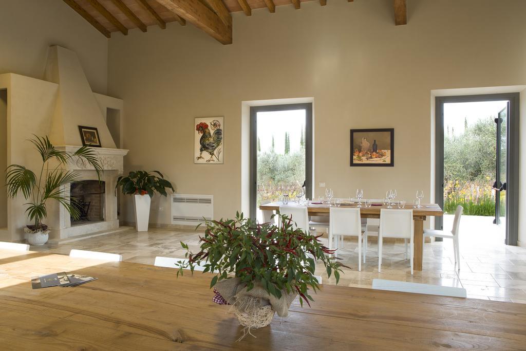 Agriturismo Tra Gli Ulivi, Chiappini Winery โบลเกริ ภายนอก รูปภาพ