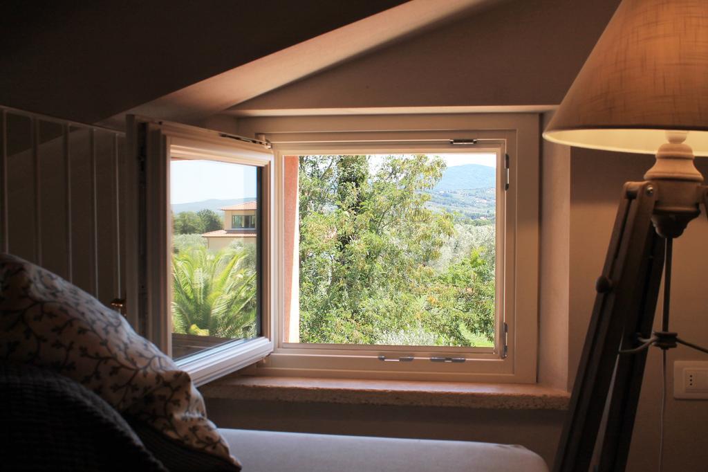 Agriturismo Tra Gli Ulivi, Chiappini Winery โบลเกริ ภายนอก รูปภาพ